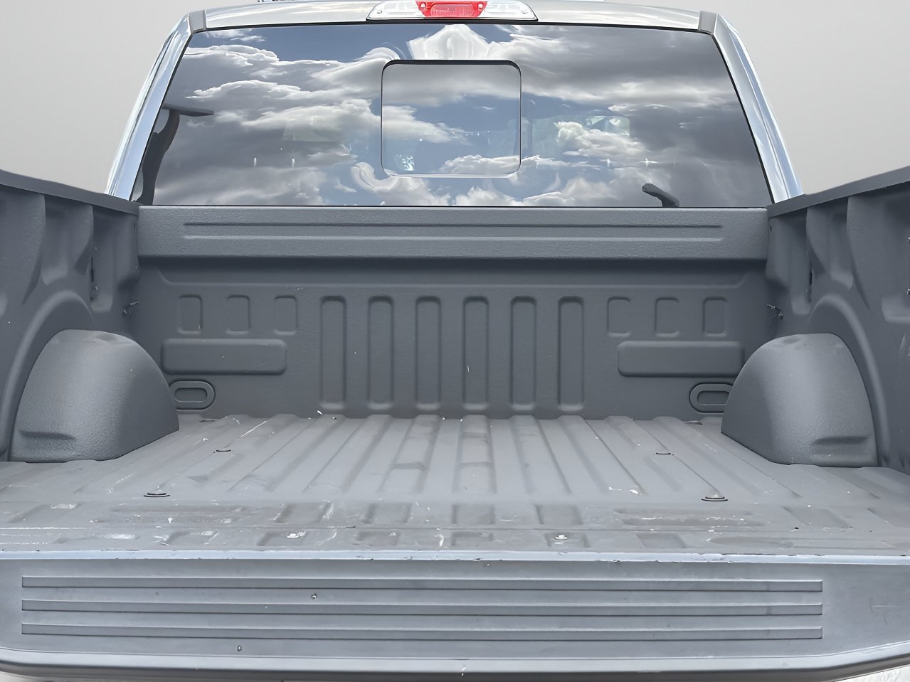 Used 2019 Magnetic Ford Lariat image 8