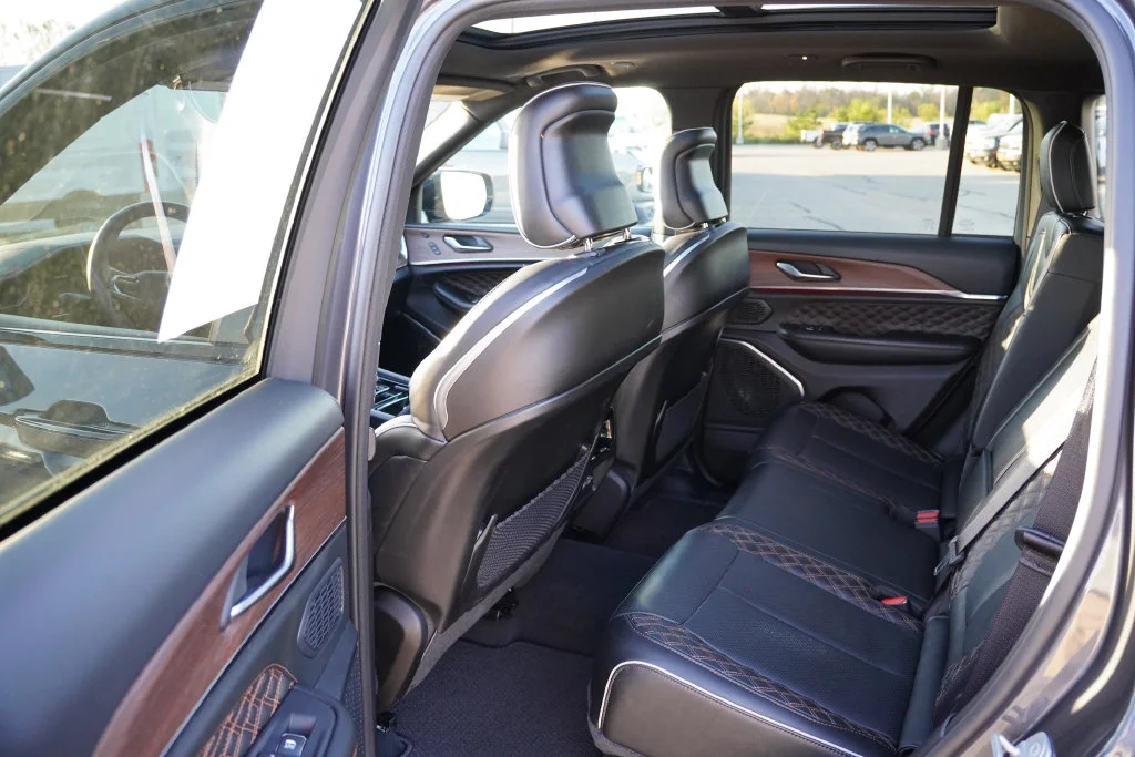 Certified Used 2025 Gray Jeep Summit image 17