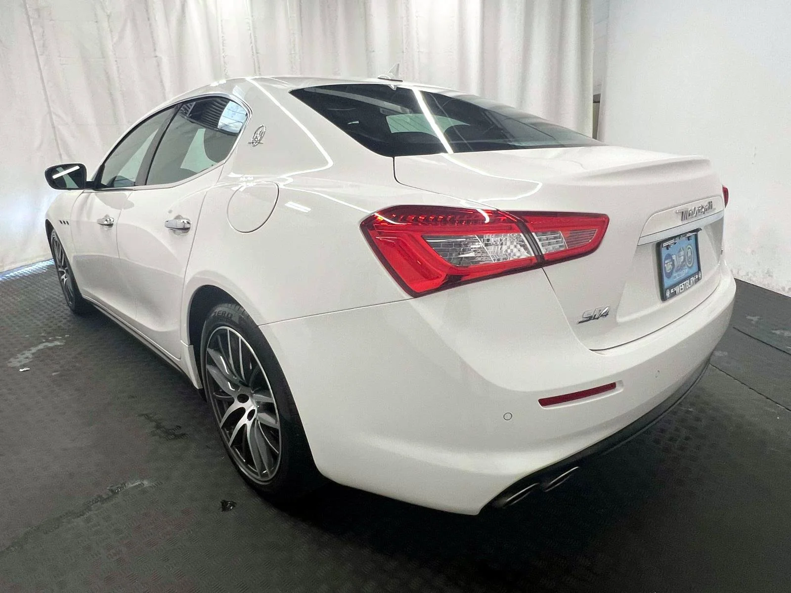 Used 2019 White Maserati S Q4 image 8