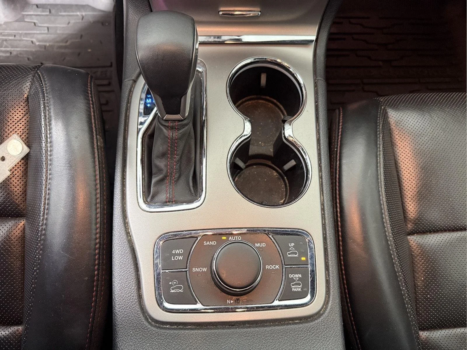 Used 2019 Bright White Clearcoat Jeep Trailhawk image 6