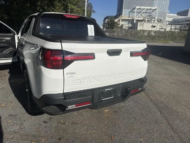 Used 2025 White Hyundai SEL image 34