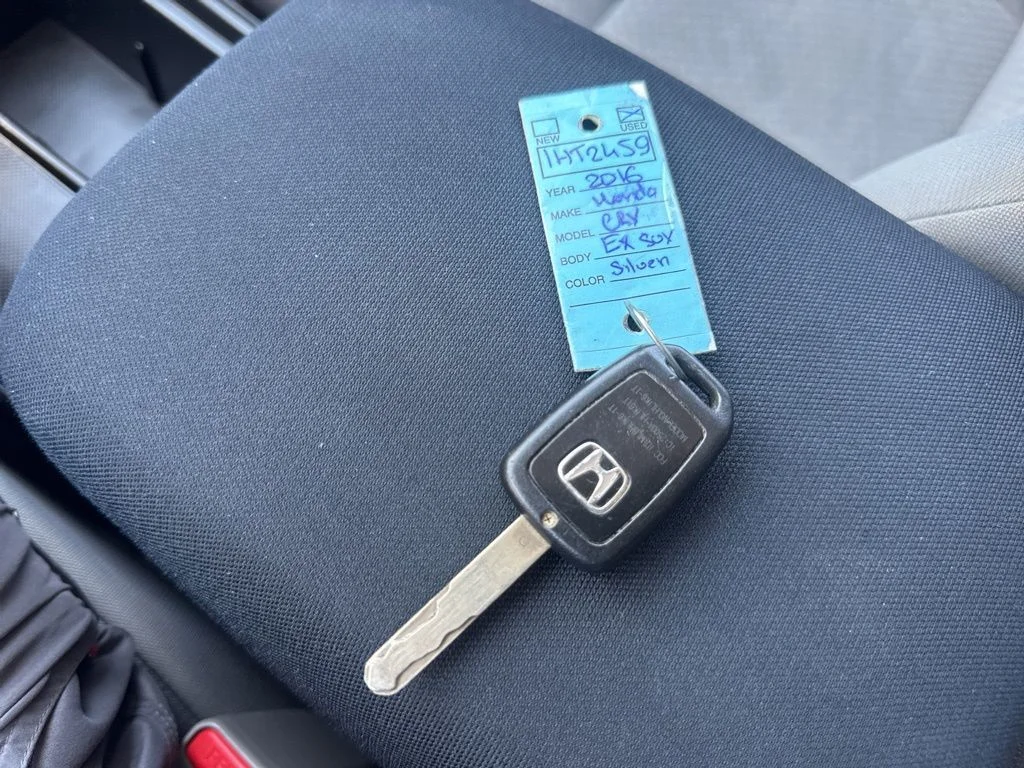 Used 2016  Honda SE image 33