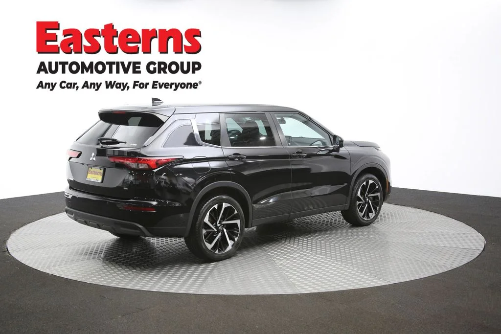 Used 2023 Black Mitsubishi SE image 40
