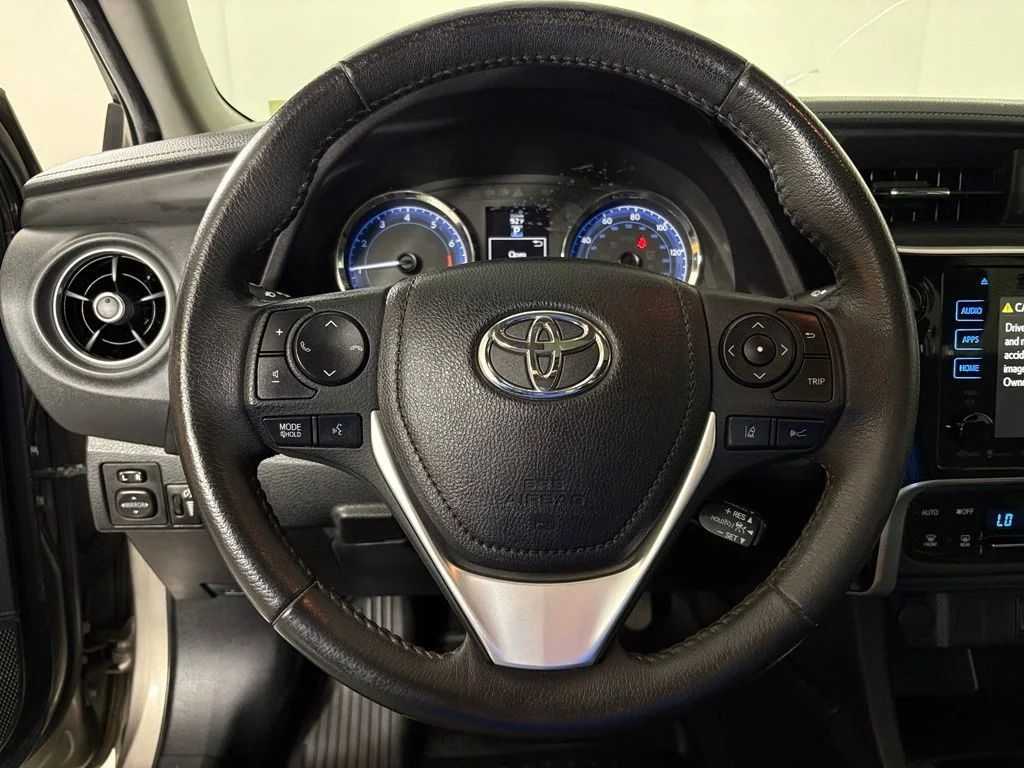 Used 2018 Gray Toyota SE image 17