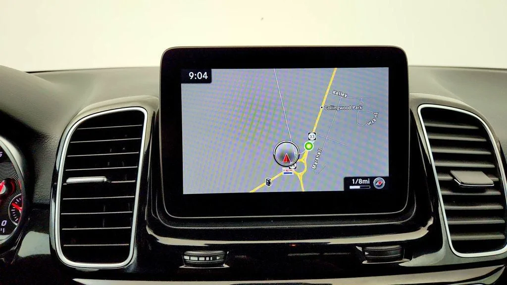 Used 2019 Black Mercedes-Benz GLE 400 4MATIC® SUV w/ Premium 1 & Parking Assist Pkgs image 18