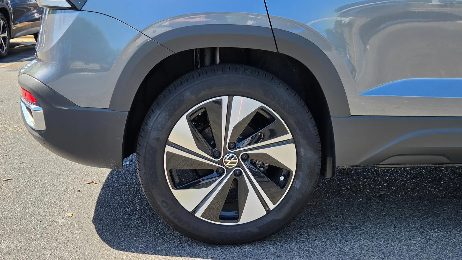 2025 Volkswagen Taos SE - Photo 16