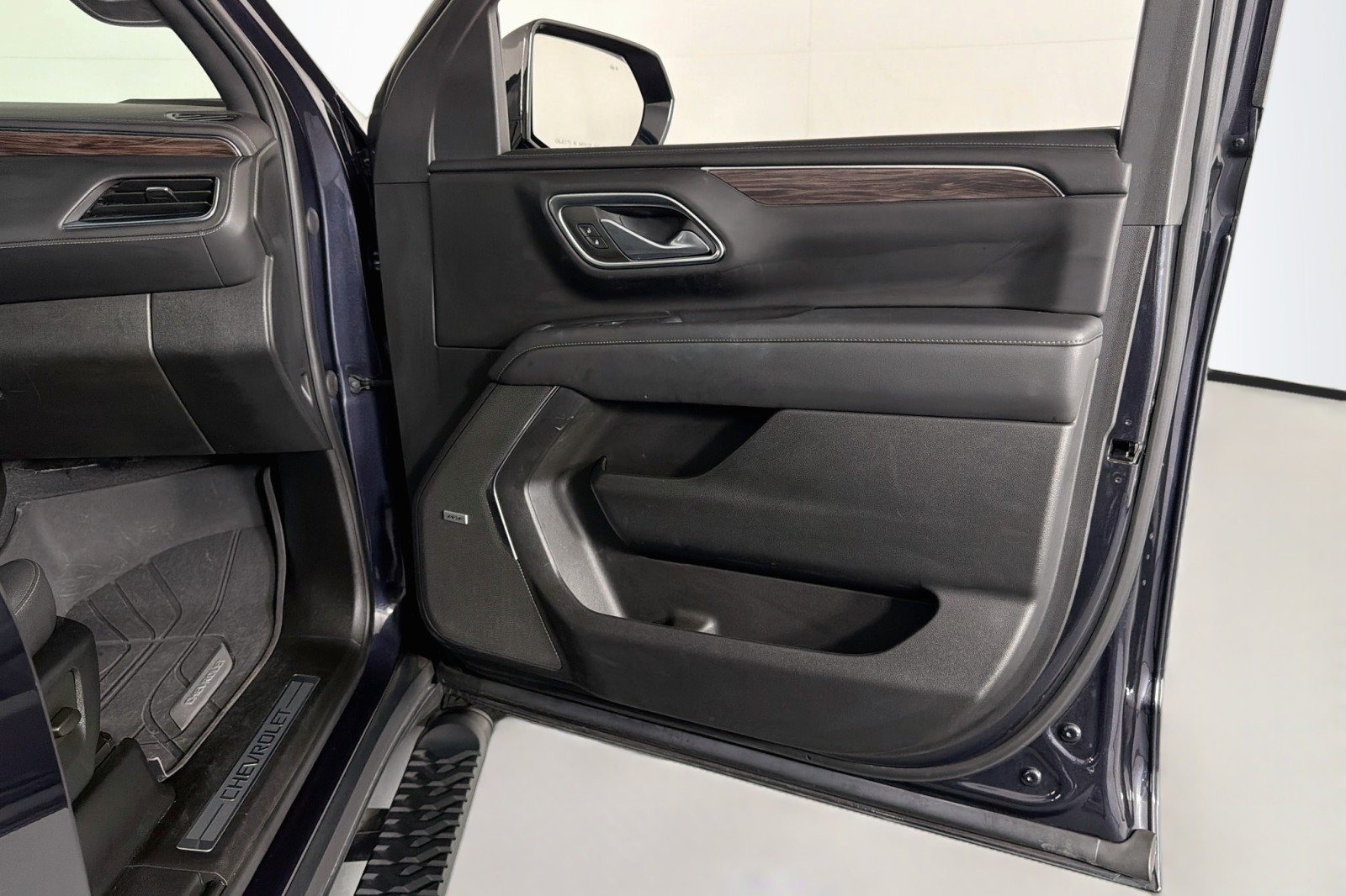 Used 2023 Dark Ash Metallic Chevrolet Z71 image 27