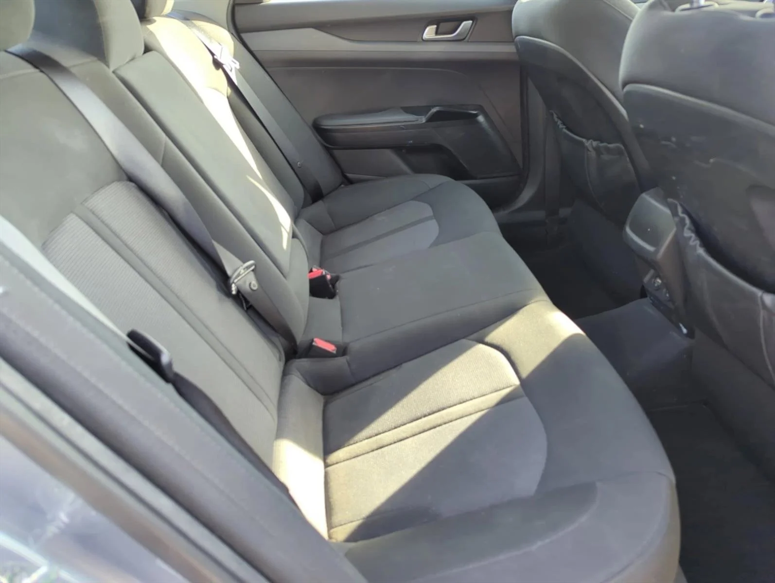 Used 2022 Everlasting Silver Kia LXS image 21