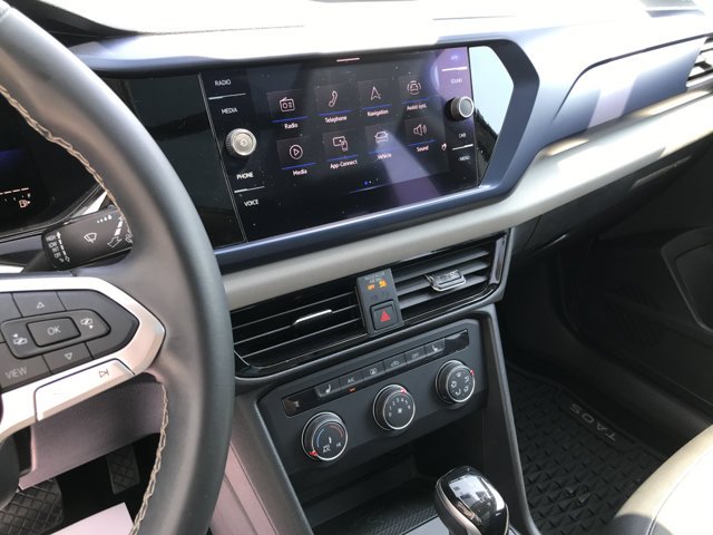 Used 2022 Platinum Gray Metallic Volkswagen SE image 19