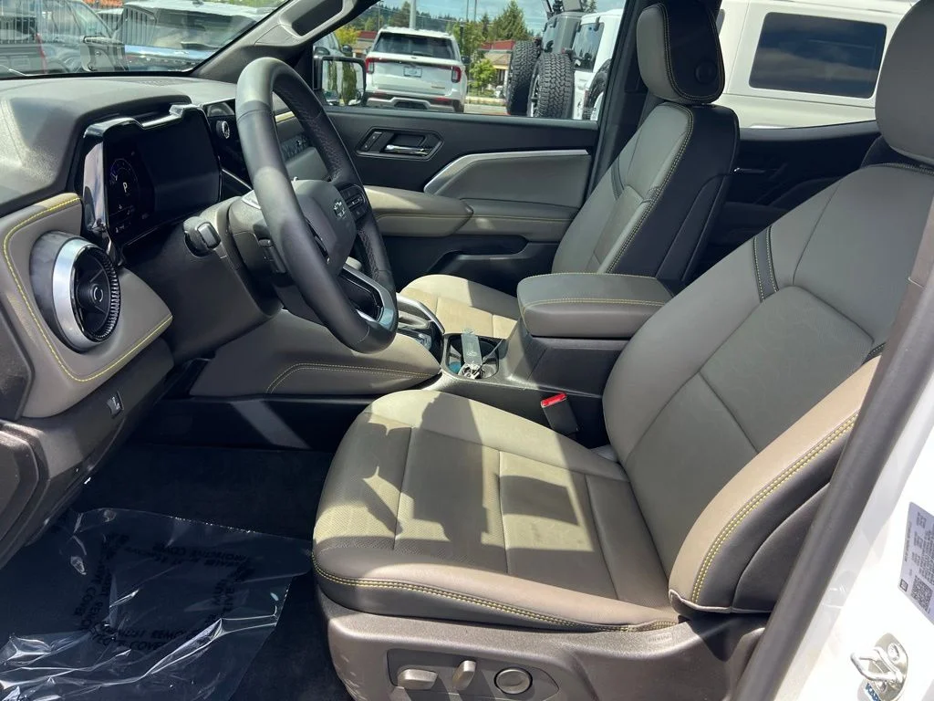 2025 Chevrolet Colorado ZR2 - Photo 13