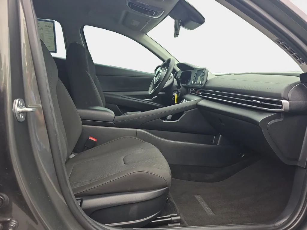 Used 2024 Amazon Gray Hyundai SE image 18