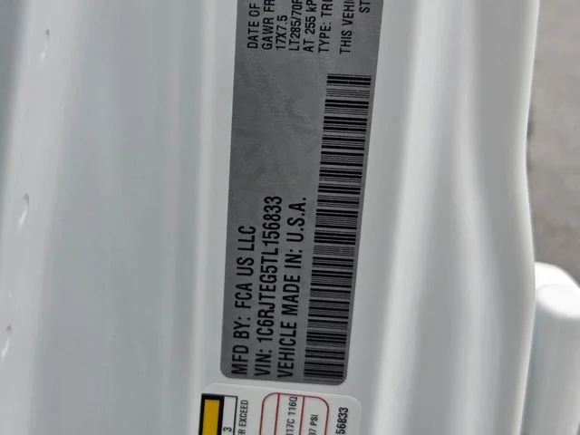 New 2026 Bright White Clear-Coat Exterior Paint Jeep Mojave image 29