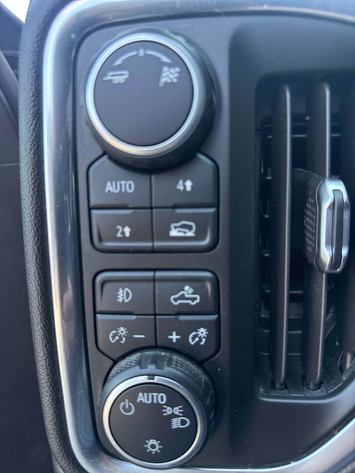 Used 2019 CAJUN RED TINTCOAT Chevrolet RST image 18