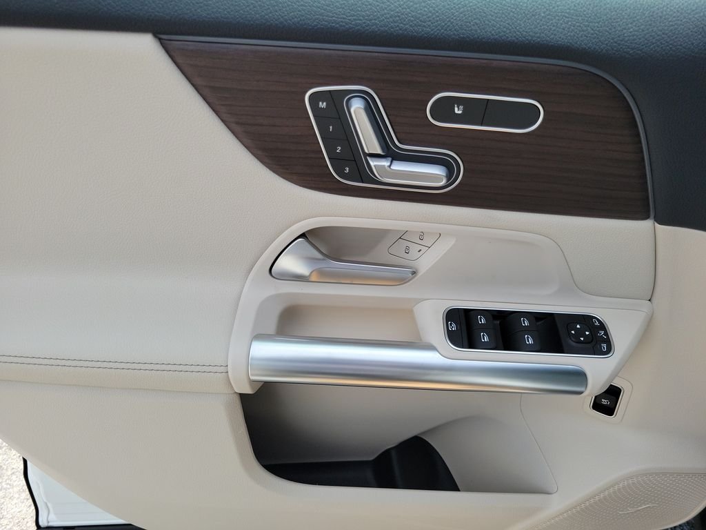 New 2026 Polar White Mercedes-Benz GLA 250 image 18