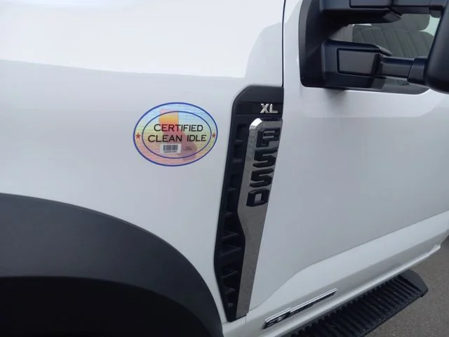 New 2025 Oxford White Ford XL image 9