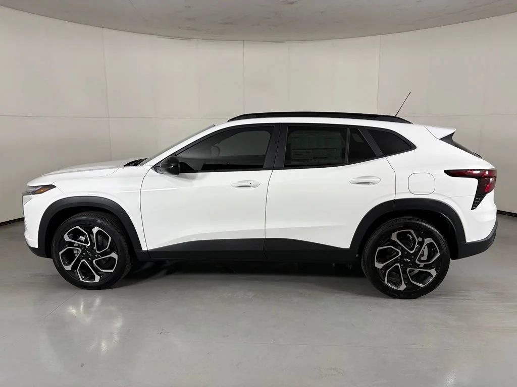 New 2026 Summit White Chevrolet 2RS image 6