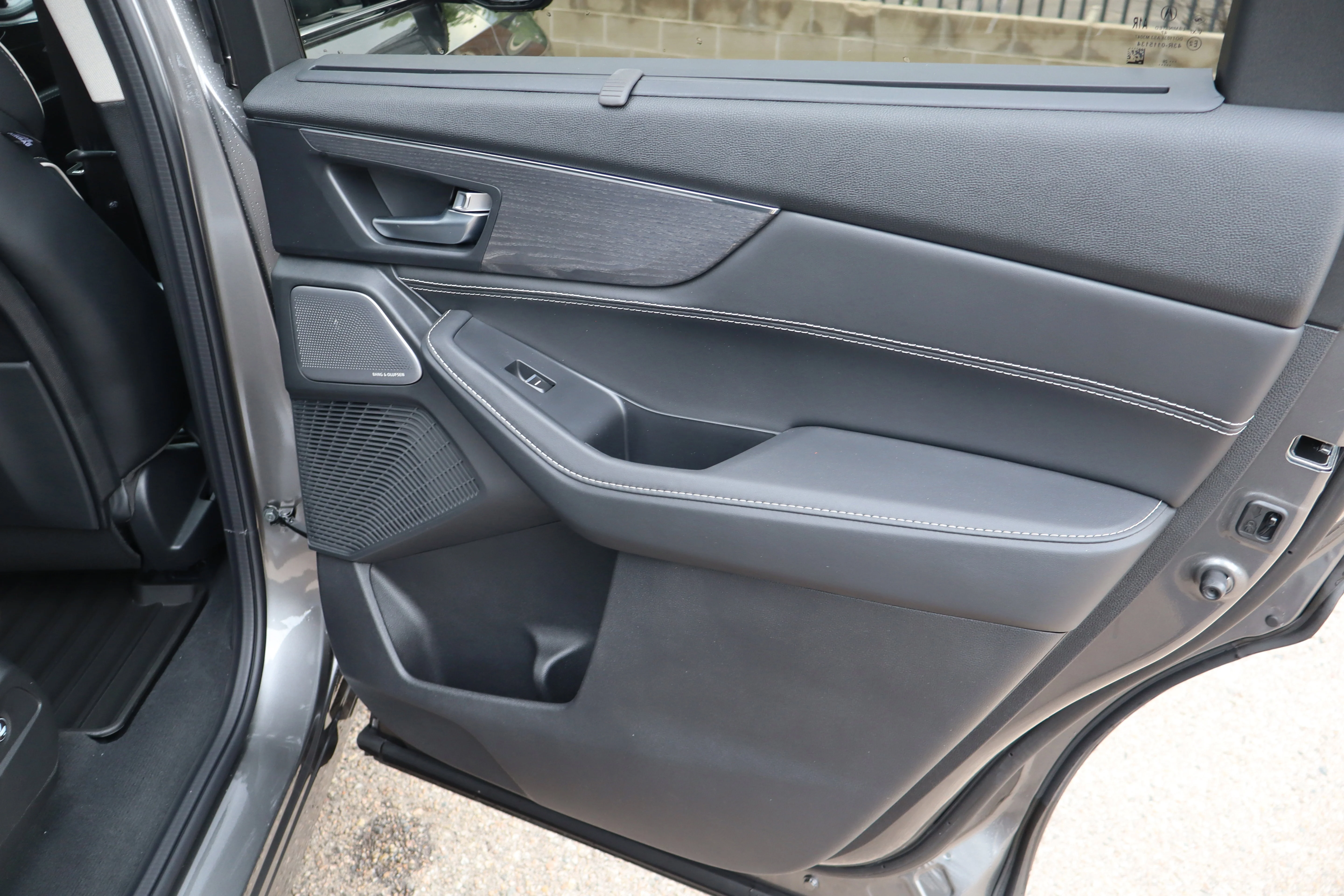 New 2026 Liquid Carbon Metallic Acura w/Advance Package image 32