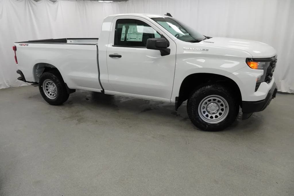 New 2026 Summit White Chevrolet WT image 5