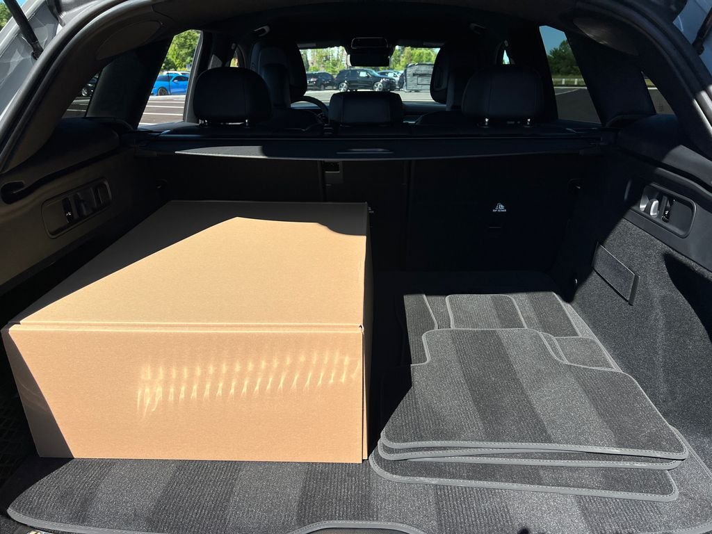 New 2026 MANUFAKTUR Alpine Grey Mercedes-Benz GLC300 image 7