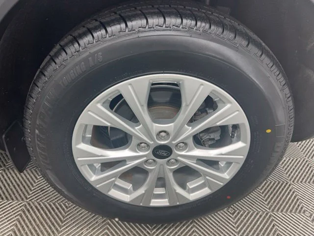Used 2023 Gray Ford Active image 10