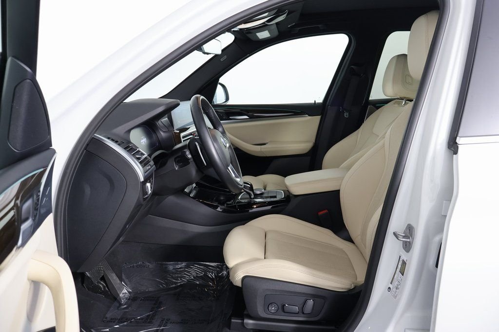 Used 2024 White BMW sDrive30i image 10