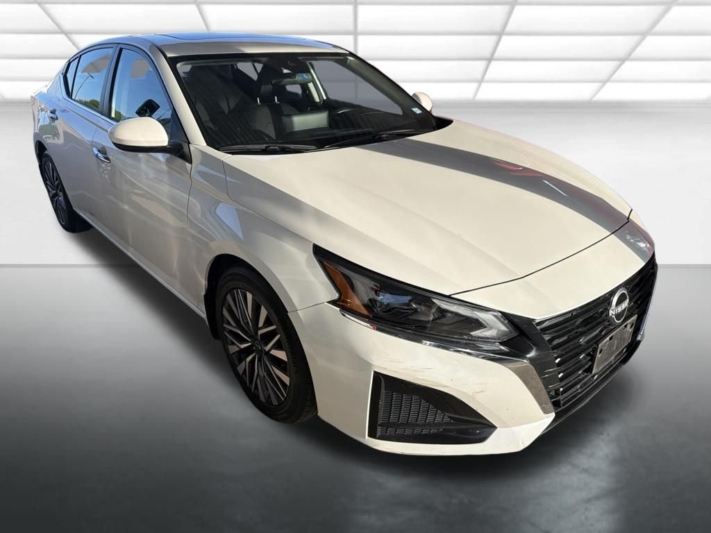 Used 2023 White Nissan SV FWD image 1