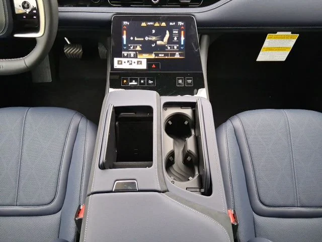 New 2026 2T RADIANT WHIT INFINITI Sport 4WD image 17