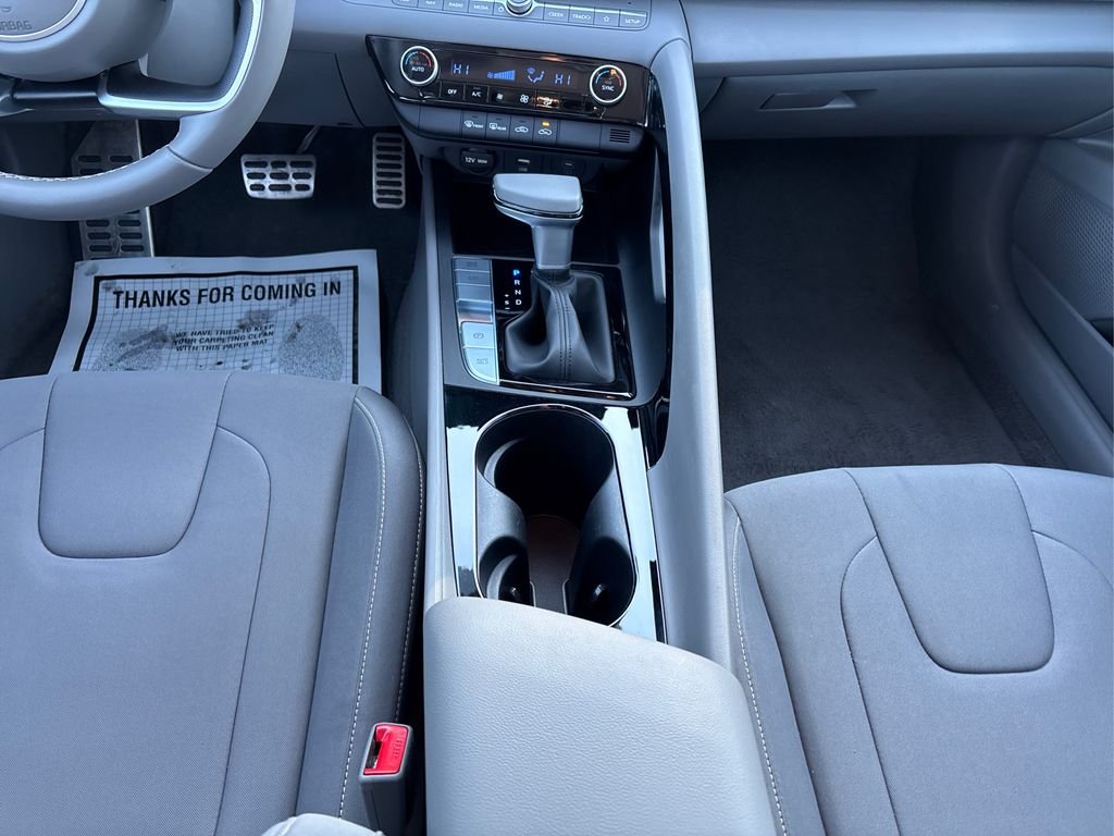 2025 Hyundai Elantra Blue - Photo 21