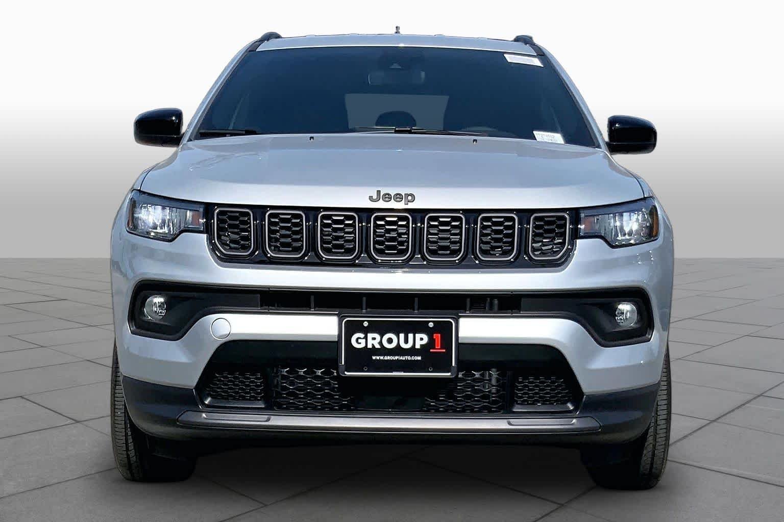 New 2026 Silver Zynith Metallic Clear-Coat Exterior Paint Jeep Latitude Altitude image 3