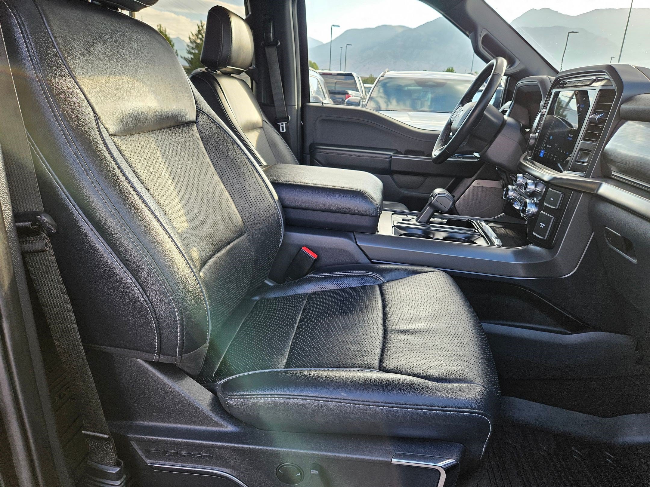 Used 2024 Black Ford LARIAT image 31
