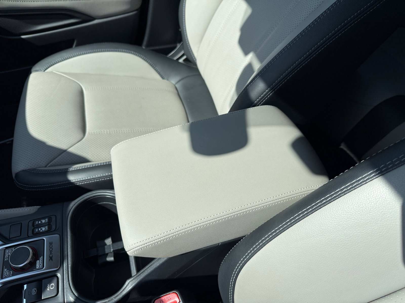 Used 2020 Crystal White Pearl Subaru Limited image 14