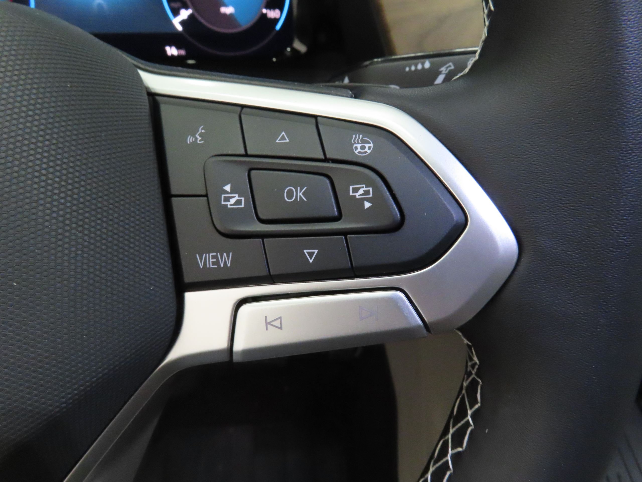 New 2026 Black Volkswagen 2.0T SE w/Technology image 13
