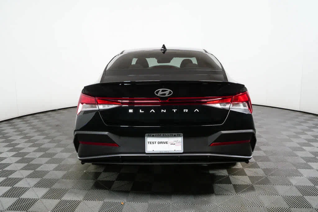 New 2026 Abyss Black Hyundai SEL Sport image 4