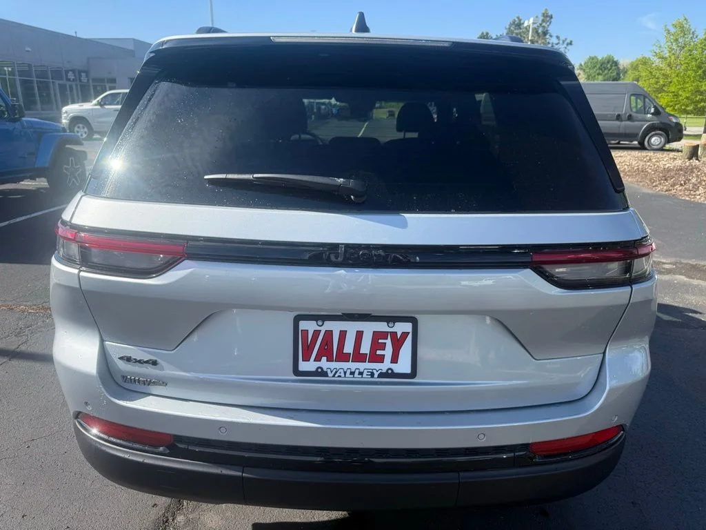 Used 2024 Silver Jeep Altitude X image 6