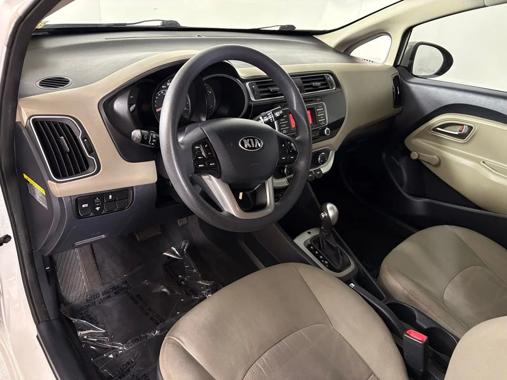 Used 2016 White Kia LX image 15