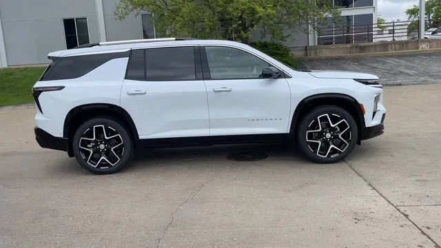 New 2026 Polar White Tricoat Chevrolet High Country image 9