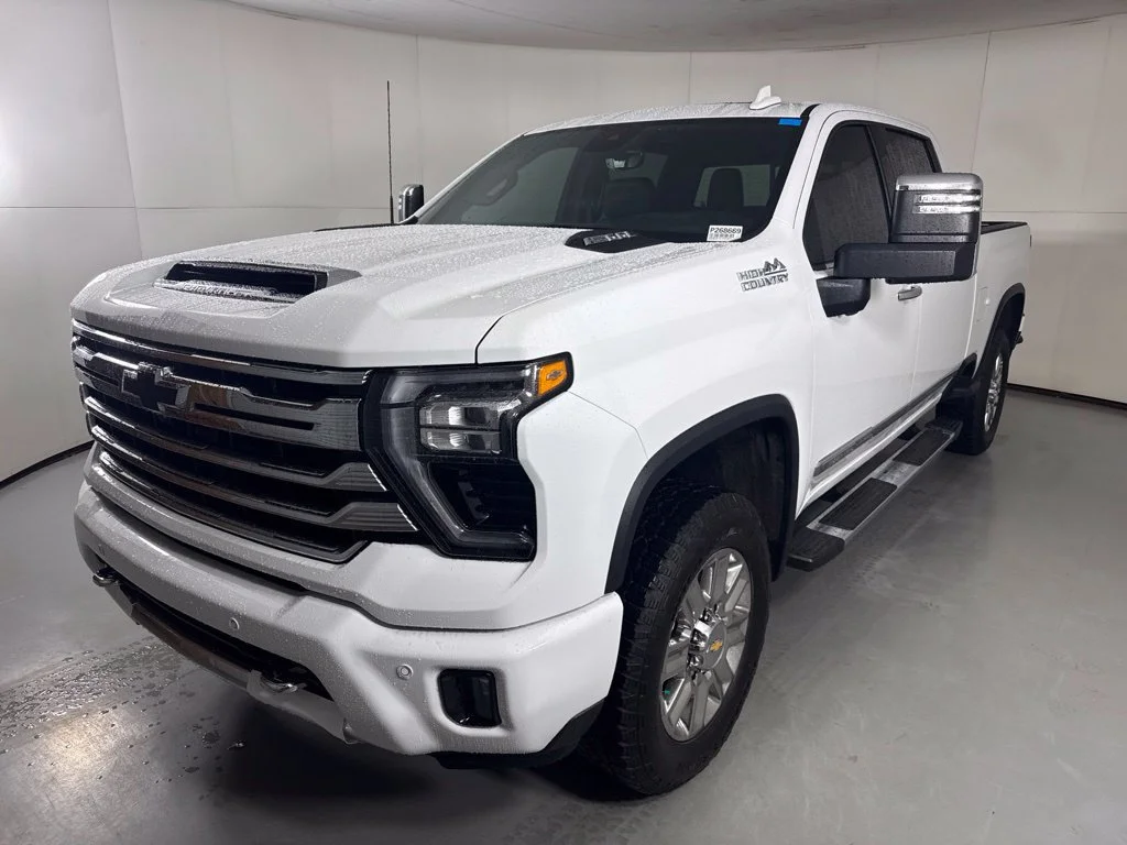 New 2026 Summit White Chevrolet High Country image 5