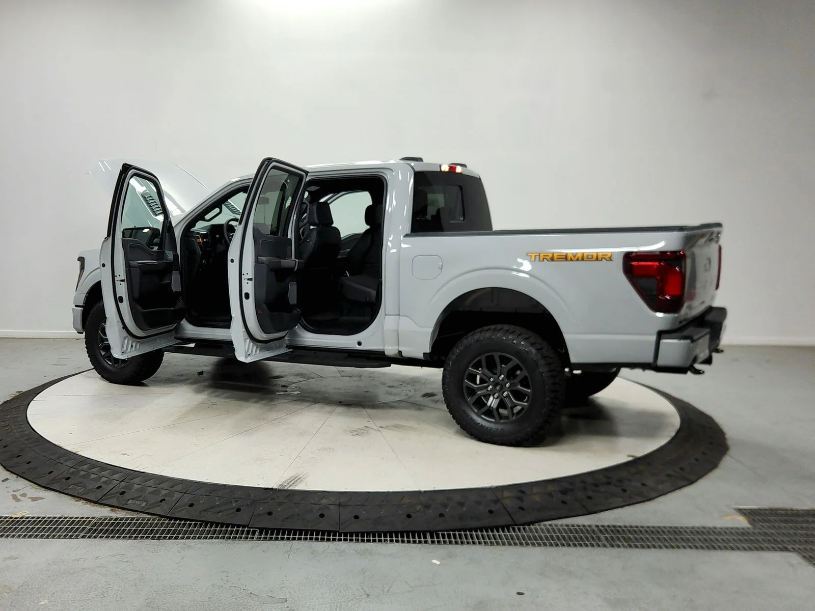 New 2026 White Ford Tremor image 14