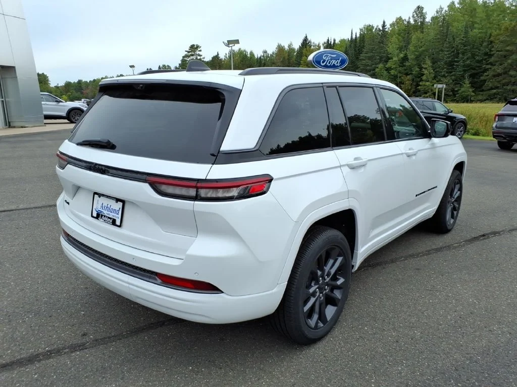 New 2026 White Jeep Limited Reserve image 7