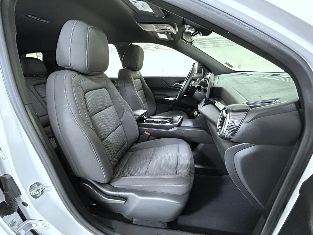 Used 2025 White Chevrolet LT image 15
