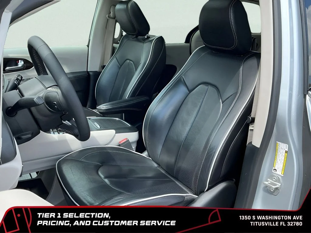 Used 2024 Silver Chrysler Limited image 21