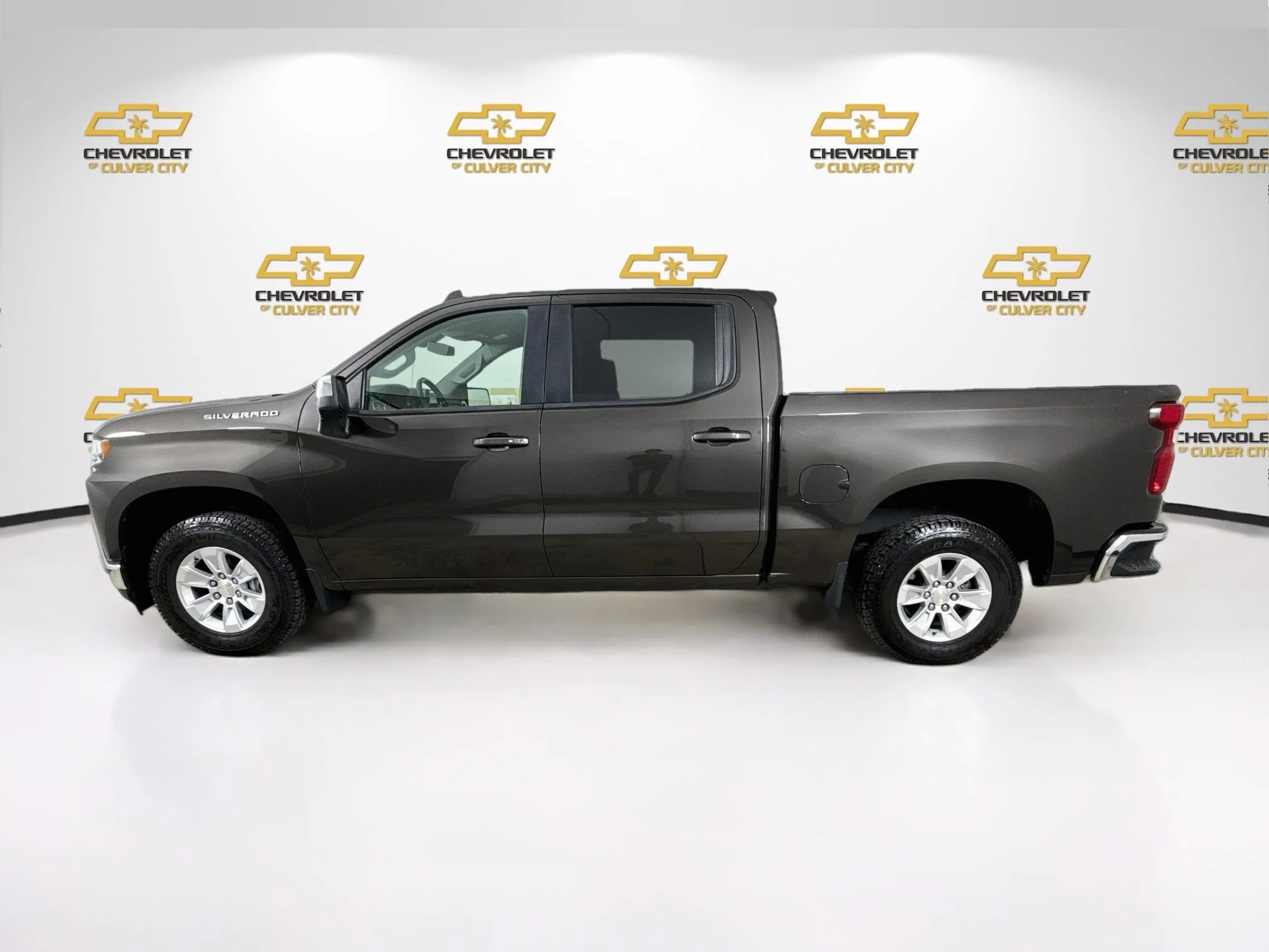 Used 2022 Oxford Brown Metallic Chevrolet LT image 5