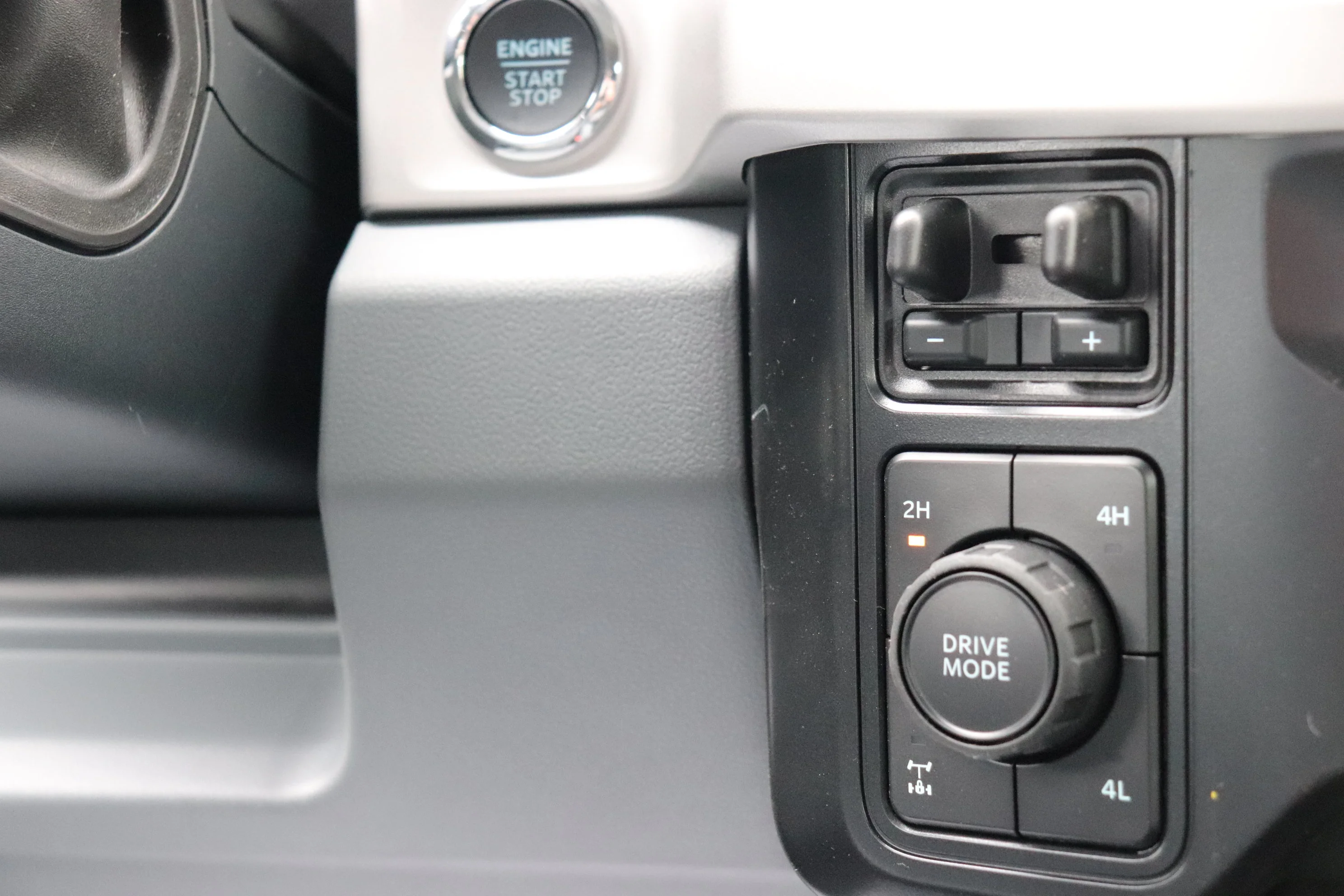 New 2026 CARBONIZED GREY METALLIC Ford XLT image 13