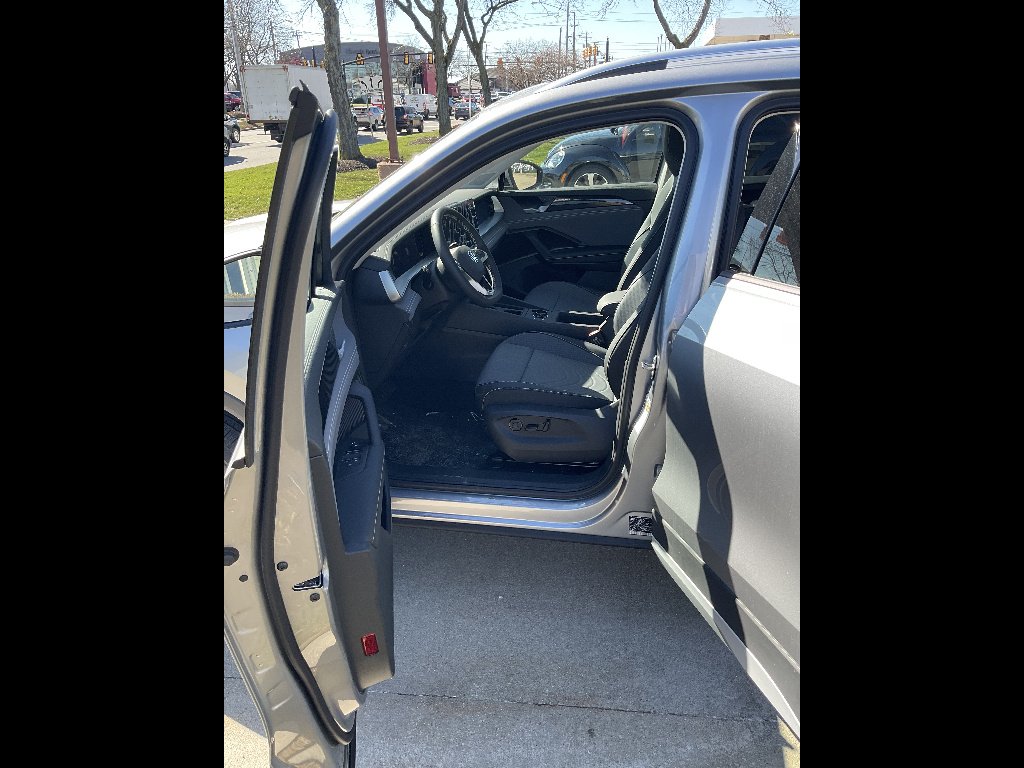 2026 Volkswagen Tiguan SE - Photo 7