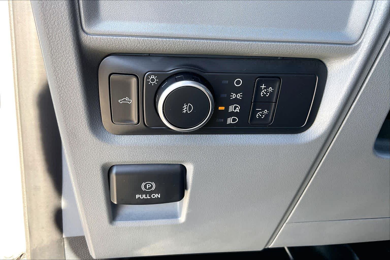 Used 2022 Oxford White Ford XL image 33