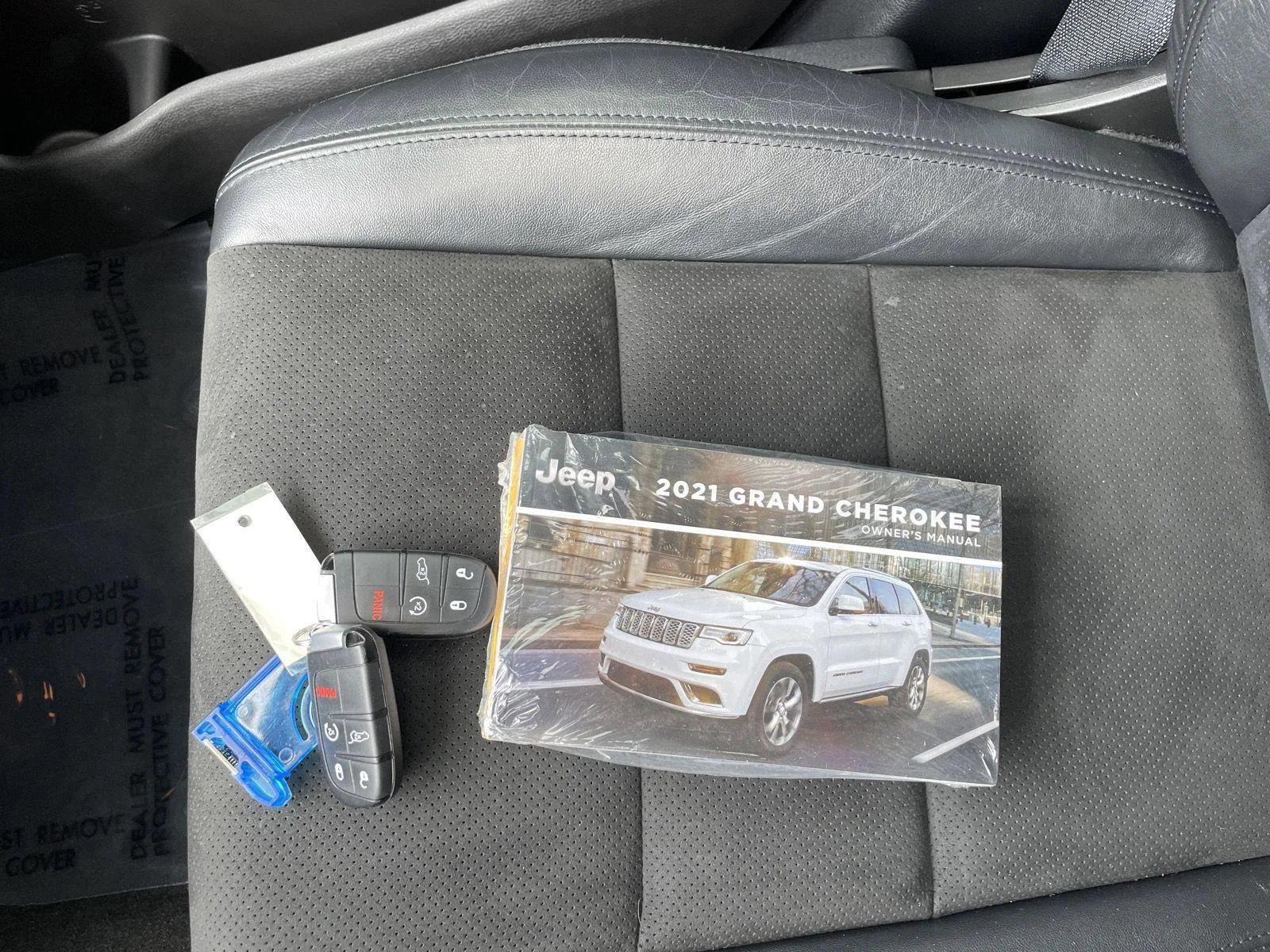 Used 2021 Billet Silver Metallic Clearcoat Jeep Laredo X image 29