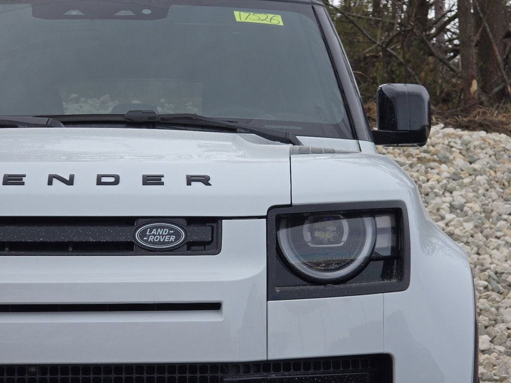 New 2026 Fuji White Land Rover X-Dynamic se image 28