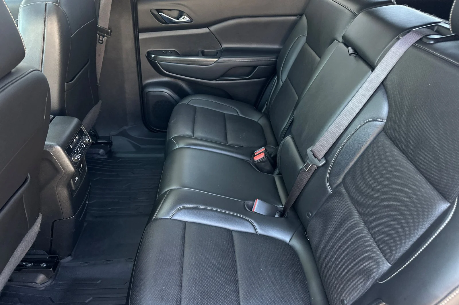 Used 2021 Black GMC SLT image 12