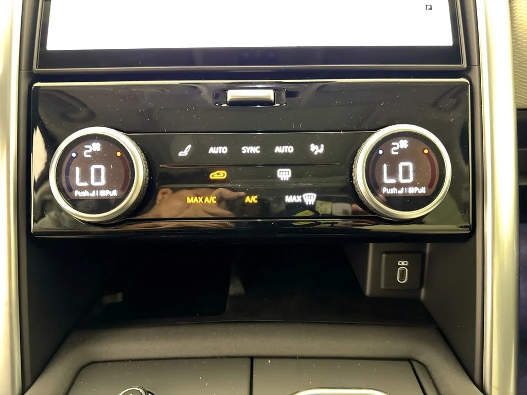 New 2026 Varesine Blue Land Rover Dynamic SE image 16