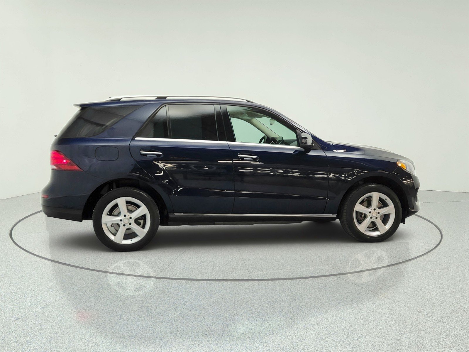 Used 2016 Lunar Blue Metallic Mercedes-Benz 4MATIC® 4dr GLE 350 image 4